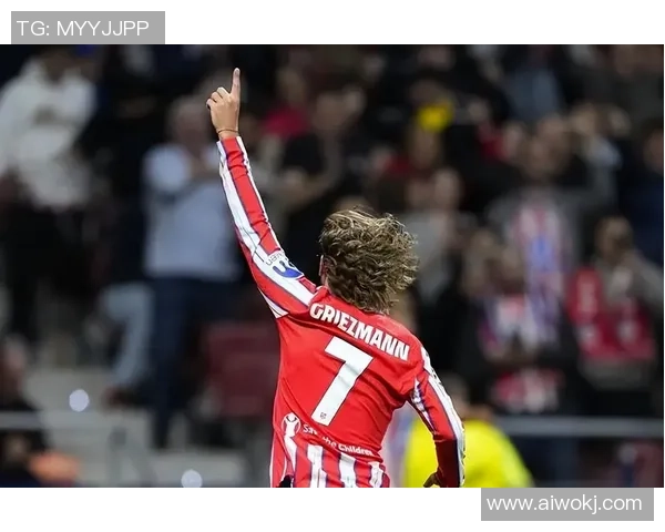 足球明星背影抱球瞬间展现力量与激情的完美结合